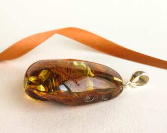 Pendentif Vintage Goutte En Ambre Cognac Sur Monture Argent - Bijou Ancien - Occasion