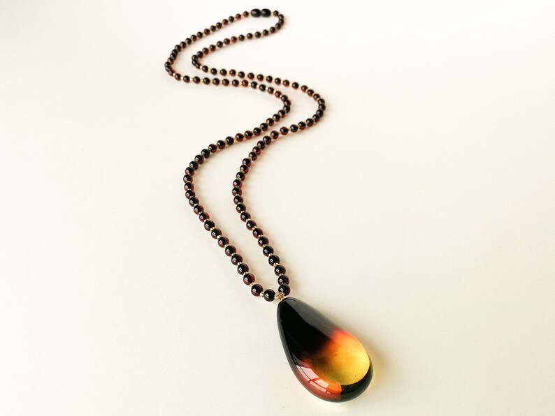 Large natural amber ombre style dark cherry color perfect drop shape pendant with royal cherry round beads women amber necklace composition