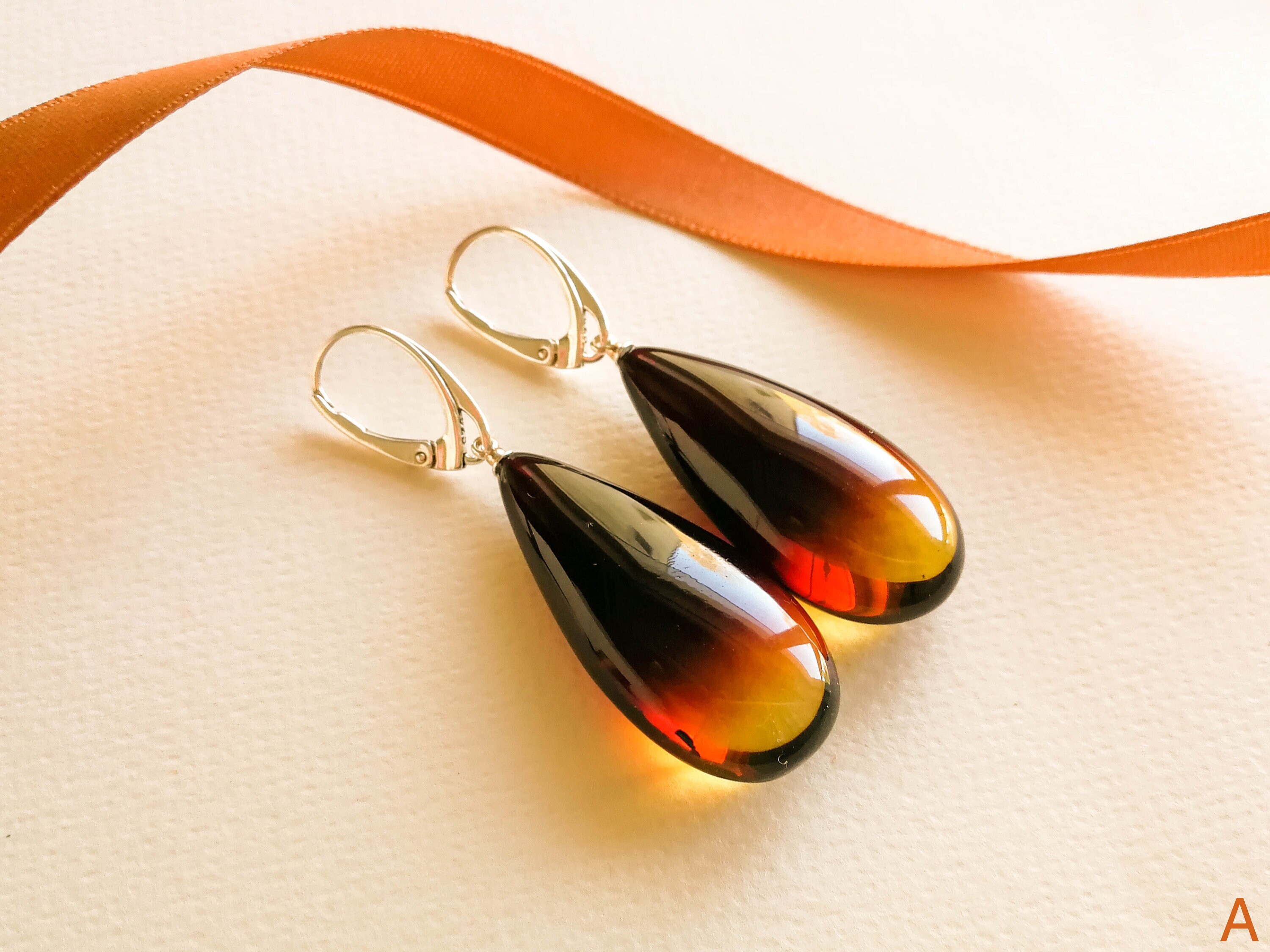 【大人気♡】S&A ポーランド　琥珀　希少イエローアンバー　ピアス 大人気♡希少】S&A ポーランド 琥珀 希少イエローアンバー ピアス 楽天