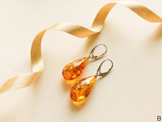 Orecchini A Perno In Vera Ambra Baltica Color Cognac – Rettangolari, Misura 1,4x0,6 Cm, Con Argento Sterling 925, Confezione Ecologica, Regalo