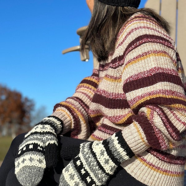 Himalayan sherpa wool hand knitted mitten, fleece lining, warm wool mitten, handmade in Nepal, 100% wool mitten.