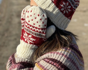 Hand Knitted Himalayan Wool Mittens with Fleece Lining, warm
