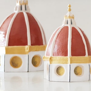 Florence gift, Italy: miniature figurine, Florence Dome, Dome of Florence figurine in three sizes, red, white and gold