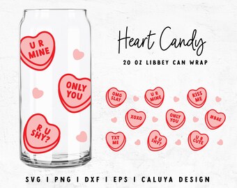 Puede incluir: Un diseño digital para una envoltura de lata de 591 ml con un diseño de caramelo en forma de corazón con varias frases temáticas del Día de San Valentín como "UR MINE", "ONLY YOU", "KISS ME" y "#BAE".