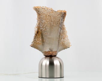 Handgemaakte amberkleurige glazen sculptuurlamp: licht hedendaagse kunst