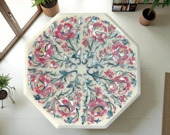 Weißer Marmor Couchtisch: Perlmutt Inlay, Floral Pietra Dura Art