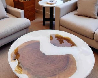 Handgemaakte salontafel van acaciahout en witte epoxyhars: Live Edge Design