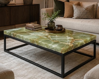 Rechteckiger Esstisch aus grünem Onyx, handgefertigtes Möbelstück aus Heilsteinen, luxuriöser Natursteintisch für moderne Inneneinrichtung