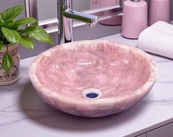 Ręcznie robiona umywalka z różowego kwarcu: luksusowa dekoracja łazienki
