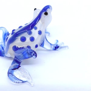 Frog Tiny Miniature Figurines Animals Hand Blown Glass Art Collectible Gift Decorate (Blue White)