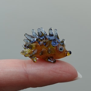 Egel stekelvarken micro kleine beeldjes dieren handgeblazen glaskunst collectible cadeau huisdecoratie (marmerblauw amber)