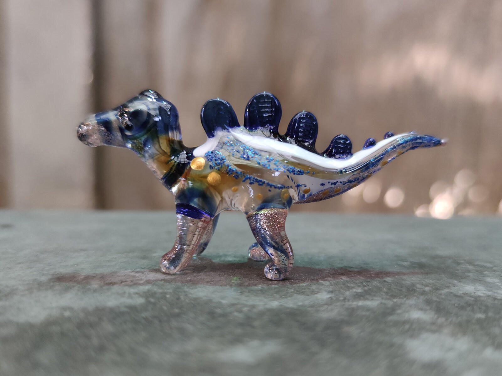 スワロフスキー　置物　ステゴサウルス　中古！！ ステゴサウルス恐竜ミニチュアフィギュア 手描き吹きガラスアート動物