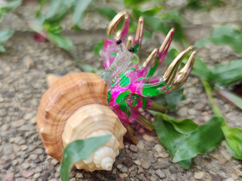 Seashell Hermit Crab Figurines Hand Painted Pink Green Blown Glass Mix Natural Shell Beach Animals Collectible Gift Home Decor