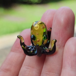 Tiny Micro Crystal Octopus Figurines Hand Painted Blown Glass Art Sea Animals Collectible Gift Home Decor, Black Green