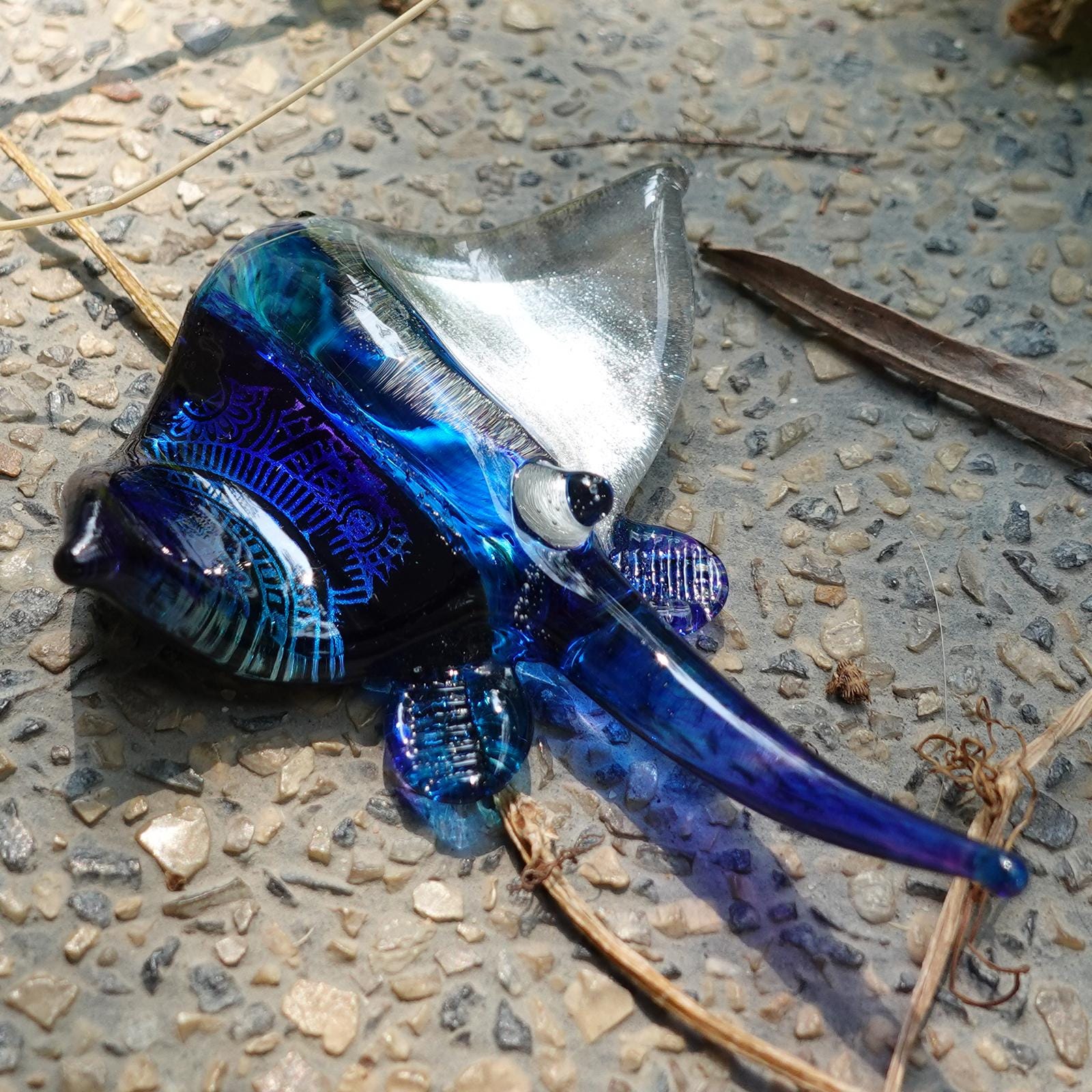 マンタ ミニチュアフィギュア 動物 手描き ブルー シルバー 吹きガラス