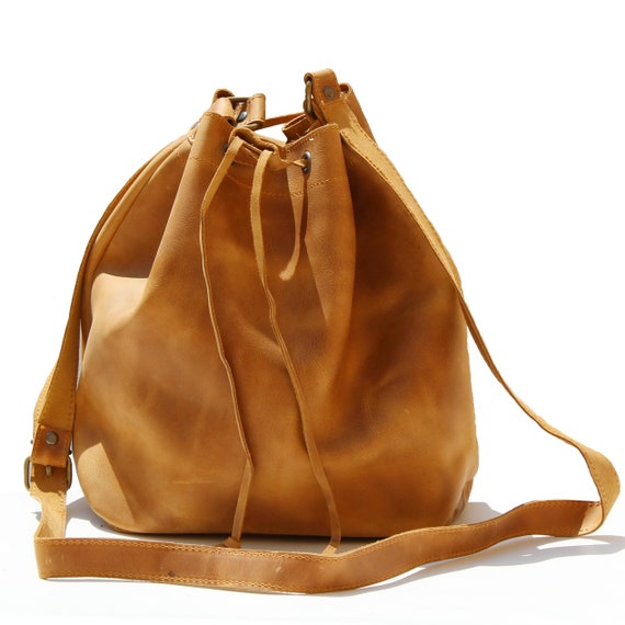 WAXED LEATHER BUCKET BAG - Brown