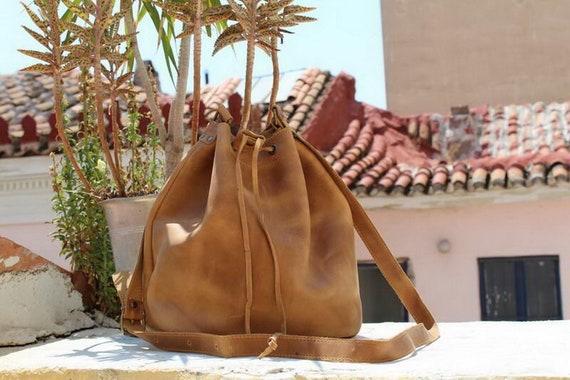 LEATHER BUCKET BAG Waxed Brown Yellow Size Large Leather 