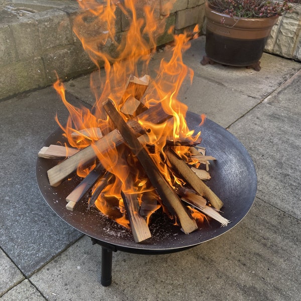 Large 50cm Fire Pit for the Garden. Round Black Fire Pit, Cast Iron Garden Fire Bowl, Uses Charcoal and Logs, Outdoor Fire Pit Bowl