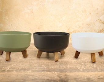 Low Plant Pot with Legs: Recycled Plastic, Minimalist Style