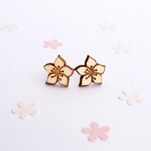Boucles d'oreilles bois - fleur de cerisier - bijou nature - puces d'oreilles en bois