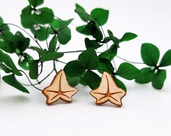 Boucles d'oreilles puces en bois - feuille de lierre - bijou nature - bois d'érable léger