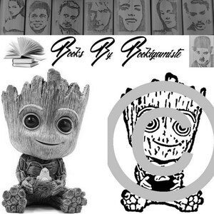 Könnte beinhalten: Schwarz-Weiß-Bild mit einer Groot-Figur, die einen kleinen Vogel hält, mit dem Text "Books By Bookigamiste". Darüber befinden sich Buchskulpturen mit Gesichtern von Prominenten. Ein Stapel Bücher ist ebenfalls abgebildet.
