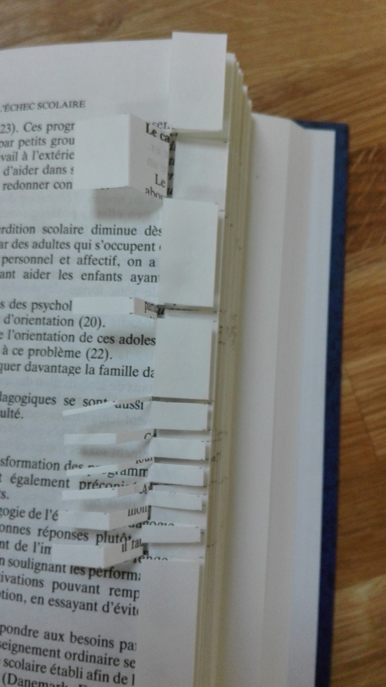 Patron de livre pli\u00e9 d\u00e9coup\u00e9 Joyeux No\u00ebl