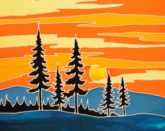 Puede incluir: Una pintura de paisaje vibrante que representa una puesta de sol sobre una cordillera. El cielo transita del naranja al amarillo, con árboles de hoja perenne silueteados en primer plano. Se ve un sol amarillo. La parte inferior es azul.
