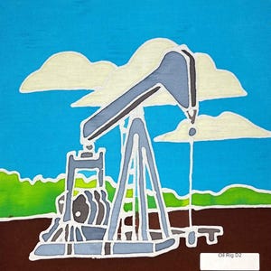 Op de afbeelding: Een textielkunstwerk met een grijze oliepomp tegen een helderblauwe lucht met witte wolken, groene heuvels en bruine grond. Het kunstwerk heeft opvallende witte omlijningen rond elke vorm en bevat de tekst Oil Rig D2 in de hoek.