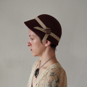 1950er Jahre weinroter Fascinator: Vintage Krempen-Fedora