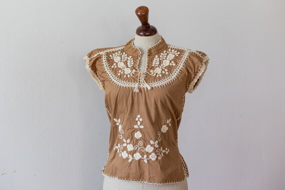 Embroidered 1970s Hungarian Blouse | Floral Peasan
