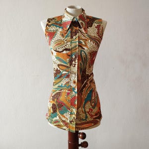1970s Mod Print Blouse Shirt with Floral Abstract Pattern