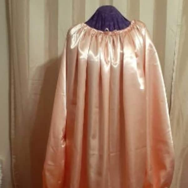 Chemise de nuit rose poudré, Satin longue à manches longues, bébé adulte, poule mouillée, sur mesure