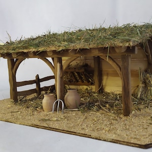 PETITE BERGERIE éclairée Chêne naturel, crèche artisanale en bois, étable pour santons, fermette, grange, cadeau de Noël, durable image 4