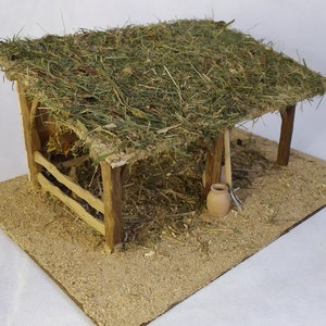 PETITE BERGERIE éclairée Chêne naturel, crèche artisanale en bois, étable pour santons, fermette, grange, cadeau de Noël, durable image 5