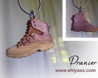 Porte-clé en bois Chaussure de randonnée fait-main par Ehlyass