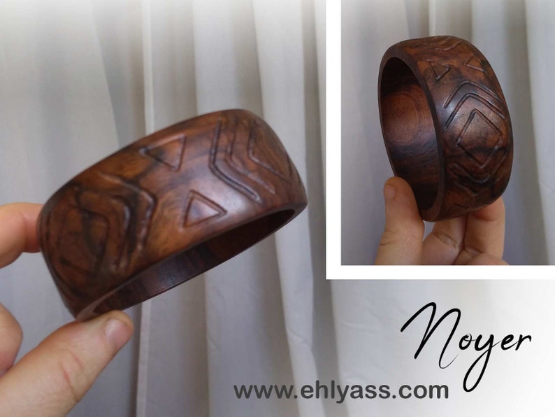 Closed wooden junk bracelet handmade in whirling and engraving by Ehlyass