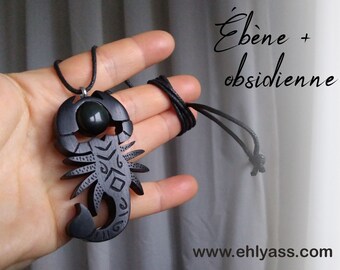 Amulette en bois d'ébène et pierre obsidienne Scorpion fait-main par Ehlyass