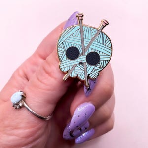 Spooky Knitting Enamel Pin | Yarn Skull & Crossbones | Fiber Artist Flair