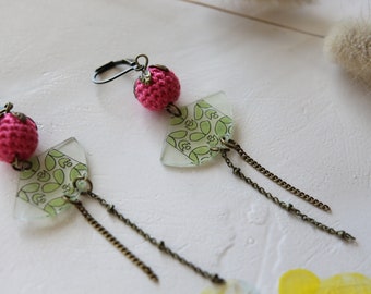 Hyppie Chic style dinging earrings, beaded jewelry, hand-drawn, green, pink, boho spirit, MADE BY BEE