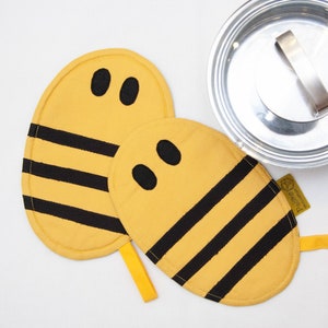 bumble bee pot holders