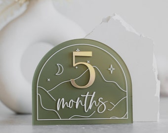 Monthly Arch Milestones for Baby Photos | Set of 13 | Baby Shower Gift | Gifts for Mom | Milestone Markers | Milestone Oval Discs