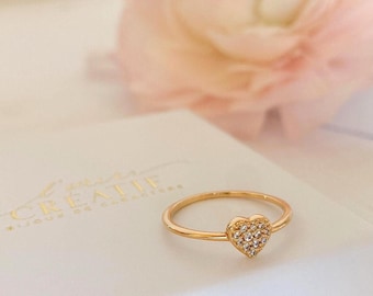 Thin heart-shaped zircon ring in 18k gold plating, delicate women's ring, stackable ring, birthday gift, gift for women, Mother's Day gift