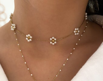 Goldfarbene Blumen-Halskette aus Edelstahl für Damen, weiße Perlenkette, Sommer-Halskette, Geschenk für Frauen