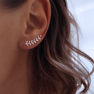 Gold-plated laurel leaf earrings for women, ear lobe contour, modern earring, minimalist earring,