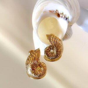 Gold stainless steel shell stud earrings for women, trendy summer earrings, gift for women
