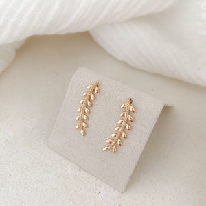 Gold-plated laurel leaf earrings for women, ear lobe contour, modern earring, minimalist earring, image 2