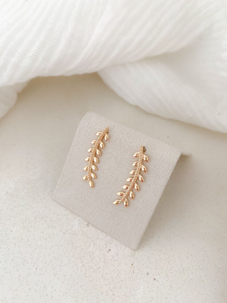 Gold-plated laurel leaf earrings for women, ear lobe contour, modern earring, minimalist earring, image 2