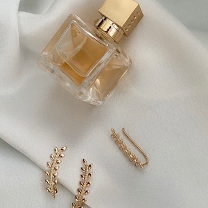 Gold-plated laurel leaf earrings for women, ear lobe contour, modern earring, minimalist earring, image 6