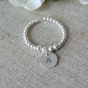 Anillo elástico de plata maciza personalizable, inicial, cuentas de plata, medalla grabada, pastilla grabada, grabado inicial